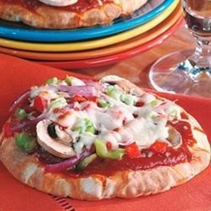 13 College Student Recipes - Pita Pizza