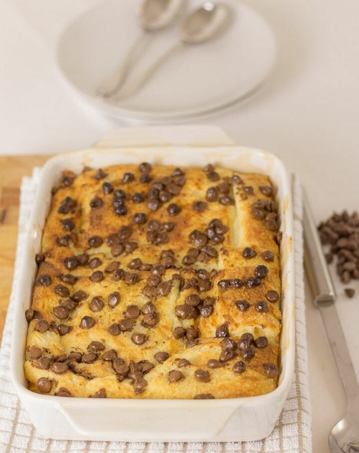 What could possibly make bread and butter pudding even more delicious? Chocolate, of course! It’s bread and butter pudding with an indulgent twist that simply tastes like heaven.