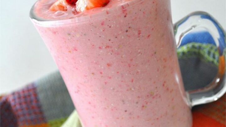 Strawberry Oatmeal Breakfast Smoothie.