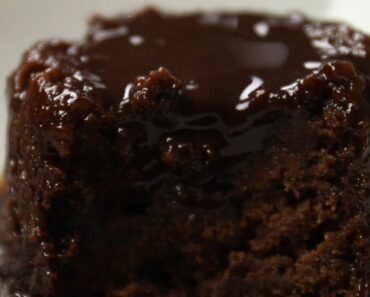 Whip Up a Decadent Slow Cooker Chocolate Pudding Cake with this Easy Recipe!