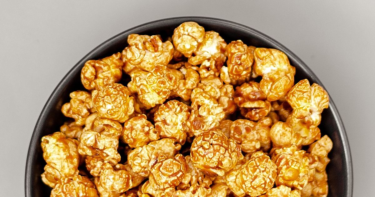 https://pantreze.com/wp-content/uploads/2023/04/amish-caramel-popcorn-recipe-featured.jpeg